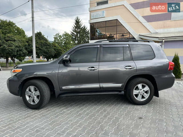 Сірий Тойота Ленд Крузер, об'ємом двигуна 4.5 л та пробігом 400 тис. км за 29500 $, фото 3 на Automoto.ua