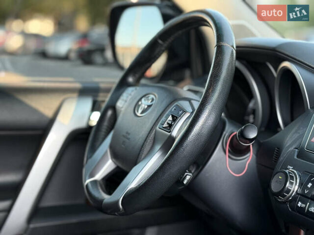 Сірий Тойота Ленд Крузер, об'ємом двигуна 3 л та пробігом 185 тис. км за 32500 $, фото 34 на Automoto.ua