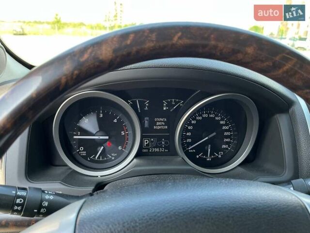 Серый Тойота Ленд Крузер, объемом двигателя 4.5 л и пробегом 230 тыс. км за 38899 $, фото 30 на Automoto.ua