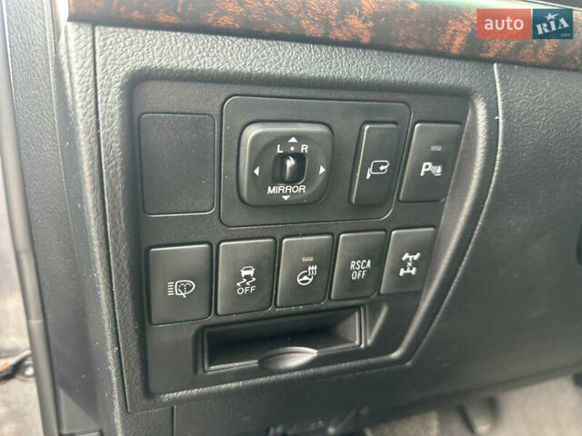 Серый Тойота Ленд Крузер, объемом двигателя 4.46 л и пробегом 260 тыс. км за 36000 $, фото 11 на Automoto.ua