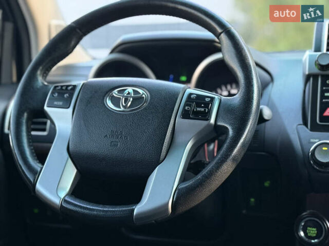 Сірий Тойота Ленд Крузер, об'ємом двигуна 3 л та пробігом 185 тис. км за 32500 $, фото 18 на Automoto.ua