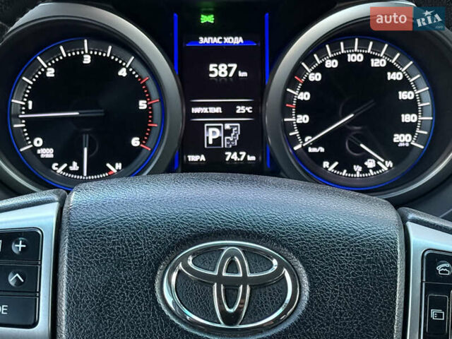 Сірий Тойота Ленд Крузер, об'ємом двигуна 3 л та пробігом 185 тис. км за 32500 $, фото 19 на Automoto.ua