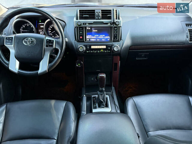Сірий Тойота Ленд Крузер, об'ємом двигуна 3 л та пробігом 185 тис. км за 32500 $, фото 16 на Automoto.ua