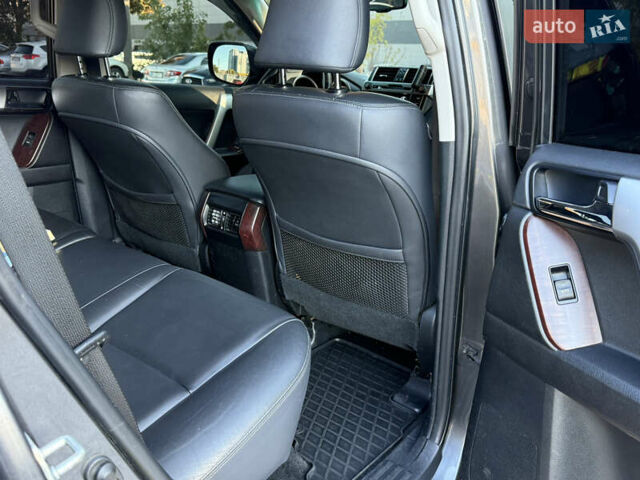 Сірий Тойота Ленд Крузер, об'ємом двигуна 3 л та пробігом 185 тис. км за 32500 $, фото 36 на Automoto.ua
