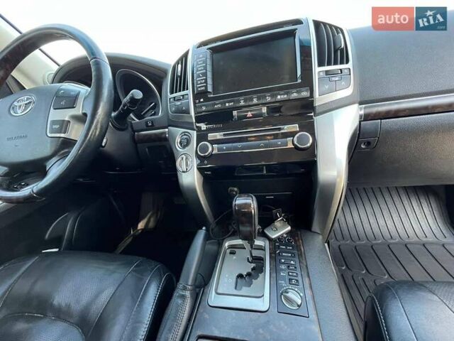 Серый Тойота Ленд Крузер, объемом двигателя 4.5 л и пробегом 230 тыс. км за 38899 $, фото 39 на Automoto.ua