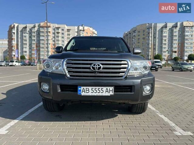 Серый Тойота Ленд Крузер, объемом двигателя 4.5 л и пробегом 230 тыс. км за 38899 $, фото 4 на Automoto.ua
