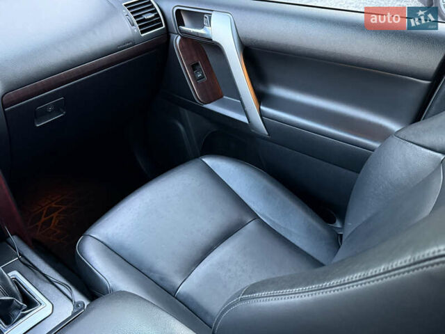 Сірий Тойота Ленд Крузер, об'ємом двигуна 3 л та пробігом 185 тис. км за 32500 $, фото 21 на Automoto.ua