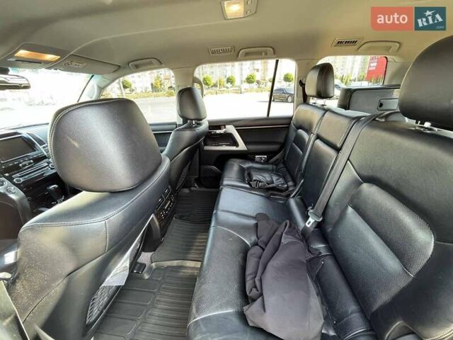 Серый Тойота Ленд Крузер, объемом двигателя 4.5 л и пробегом 230 тыс. км за 38899 $, фото 43 на Automoto.ua
