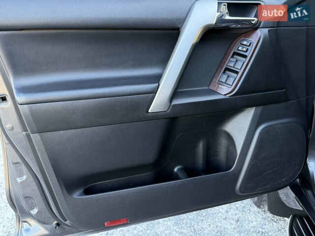 Сірий Тойота Ленд Крузер, об'ємом двигуна 3 л та пробігом 185 тис. км за 32500 $, фото 20 на Automoto.ua