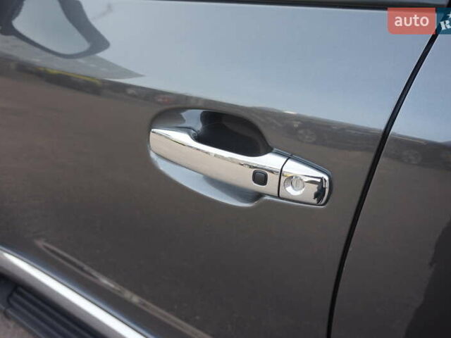 Серый Тойота Ленд Крузер, объемом двигателя 4.46 л и пробегом 168 тыс. км за 39900 $, фото 14 на Automoto.ua