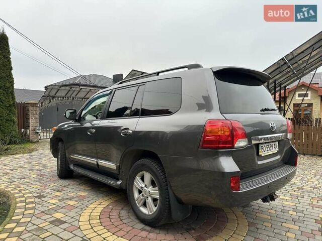 Серый Тойота Ленд Крузер, объемом двигателя 4.46 л и пробегом 290 тыс. км за 43000 $, фото 4 на Automoto.ua