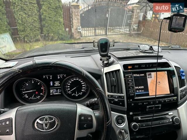 Серый Тойота Ленд Крузер, объемом двигателя 4.46 л и пробегом 290 тыс. км за 43000 $, фото 9 на Automoto.ua