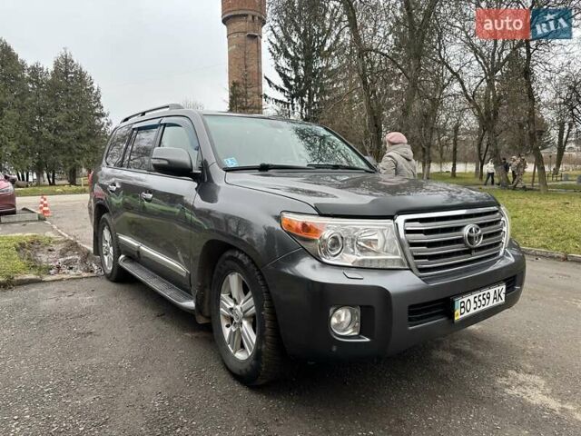 Серый Тойота Ленд Крузер, объемом двигателя 4.46 л и пробегом 290 тыс. км за 43000 $, фото 2 на Automoto.ua