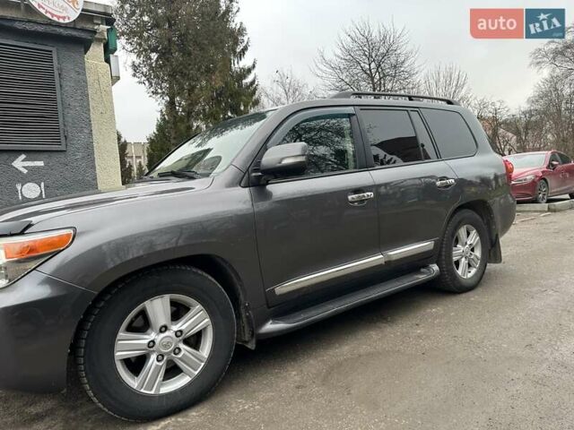 Серый Тойота Ленд Крузер, объемом двигателя 4.46 л и пробегом 290 тыс. км за 43000 $, фото 3 на Automoto.ua