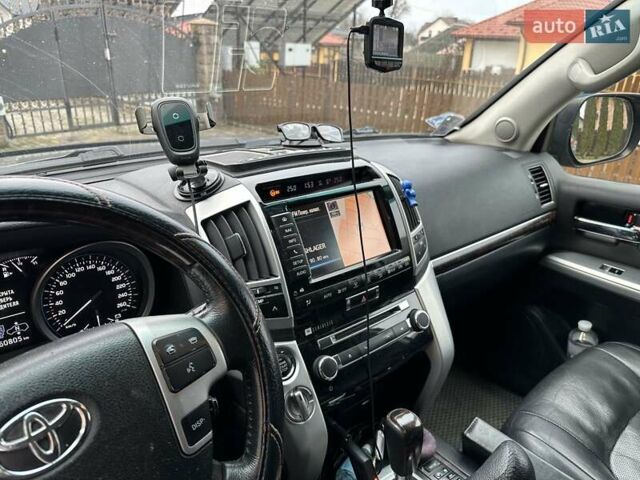 Серый Тойота Ленд Крузер, объемом двигателя 4.46 л и пробегом 290 тыс. км за 43000 $, фото 10 на Automoto.ua