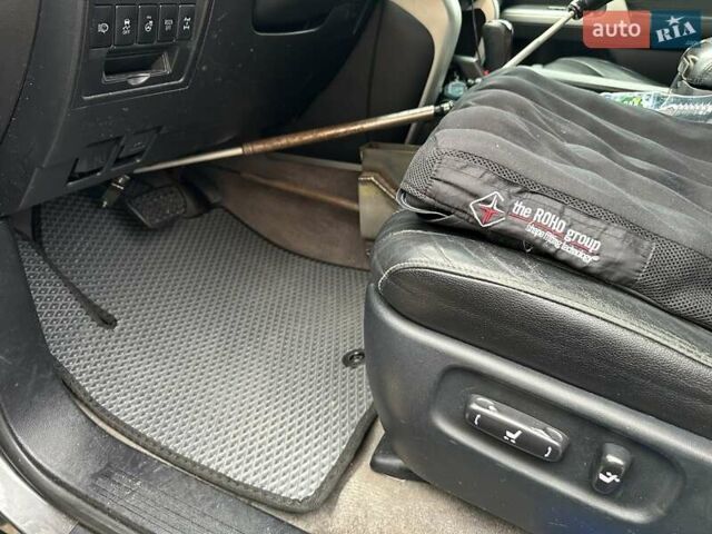 Серый Тойота Ленд Крузер, объемом двигателя 4.46 л и пробегом 290 тыс. км за 43000 $, фото 12 на Automoto.ua
