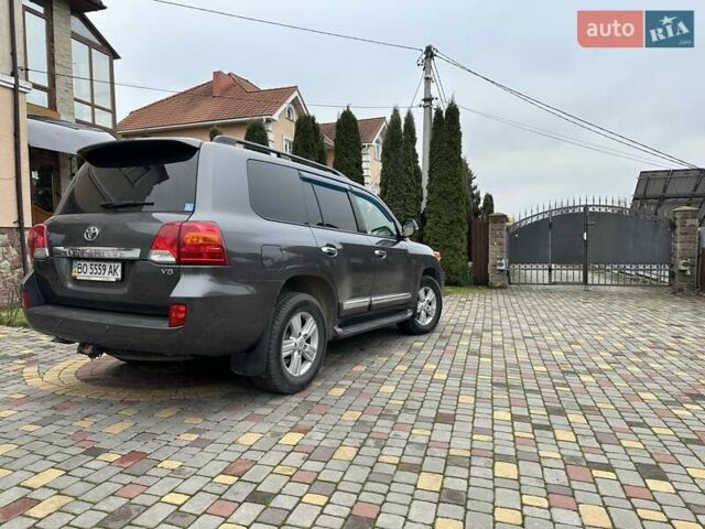 Серый Тойота Ленд Крузер, объемом двигателя 4.46 л и пробегом 290 тыс. км за 43000 $, фото 6 на Automoto.ua