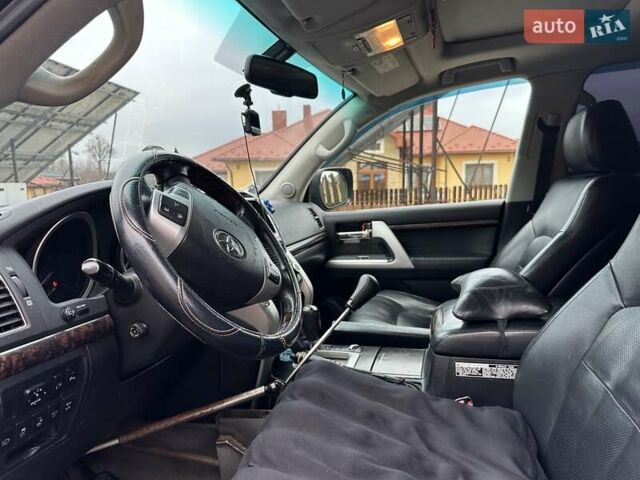 Серый Тойота Ленд Крузер, объемом двигателя 4.46 л и пробегом 290 тыс. км за 43000 $, фото 7 на Automoto.ua