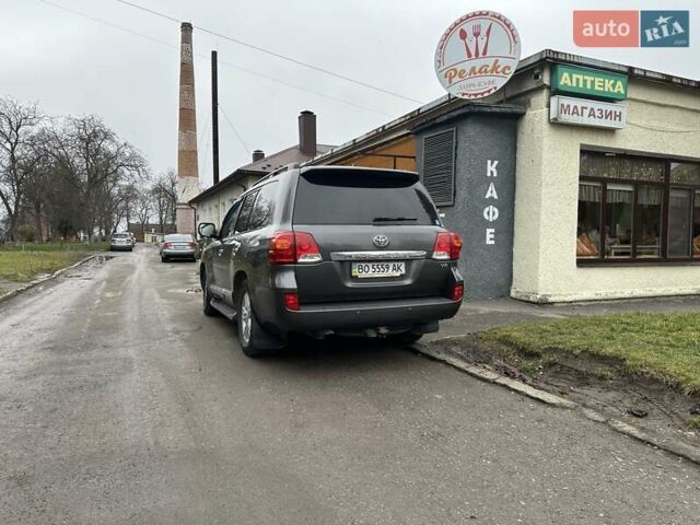 Серый Тойота Ленд Крузер, объемом двигателя 4.46 л и пробегом 290 тыс. км за 43000 $, фото 5 на Automoto.ua