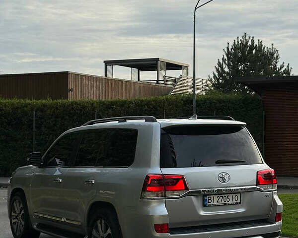 Серый Тойота Ленд Крузер, объемом двигателя 4.61 л и пробегом 175 тыс. км за 41500 $, фото 3 на Automoto.ua