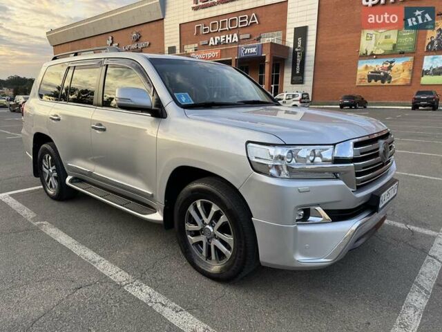 Сірий Тойота Ленд Крузер, об'ємом двигуна 4.46 л та пробігом 224 тис. км за 44950 $, фото 3 на Automoto.ua