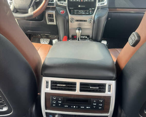 Сірий Тойота Ленд Крузер, об'ємом двигуна 4.46 л та пробігом 59 тис. км за 65000 $, фото 17 на Automoto.ua