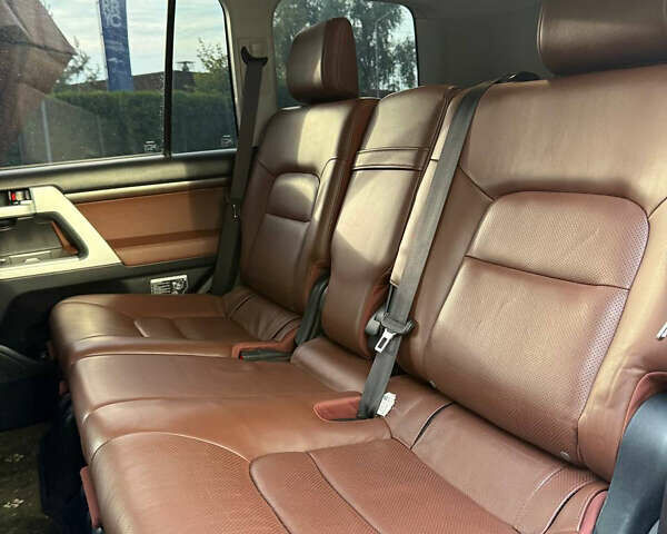 Серый Тойота Ленд Крузер, объемом двигателя 4.61 л и пробегом 175 тыс. км за 41500 $, фото 9 на Automoto.ua