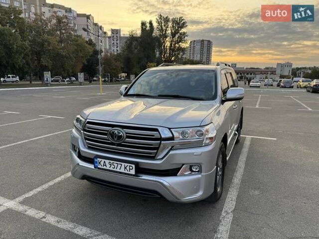 Серый Тойота Ленд Крузер, объемом двигателя 4.46 л и пробегом 223 тыс. км за 46500 $, фото 7 на Automoto.ua
