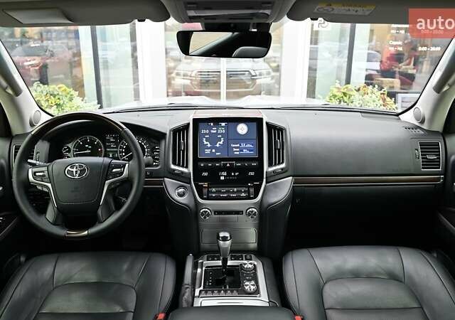 Серый Тойота Ленд Крузер, объемом двигателя 4.46 л и пробегом 261 тыс. км за 45240 $, фото 7 на Automoto.ua