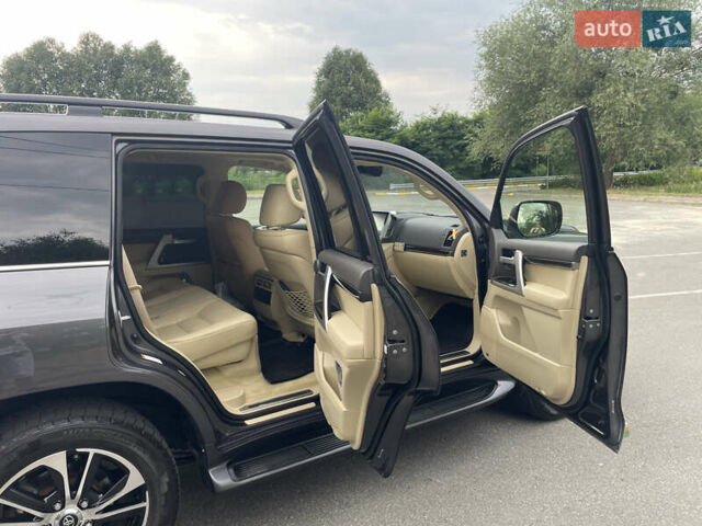 Серый Тойота Ленд Крузер, объемом двигателя 4.46 л и пробегом 216 тыс. км за 49500 $, фото 20 на Automoto.ua