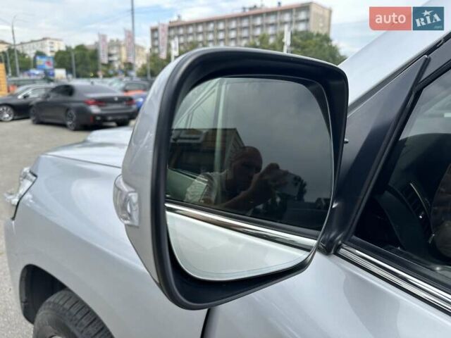 Серый Тойота Ленд Крузер, объемом двигателя 4.61 л и пробегом 161 тыс. км за 42500 $, фото 31 на Automoto.ua