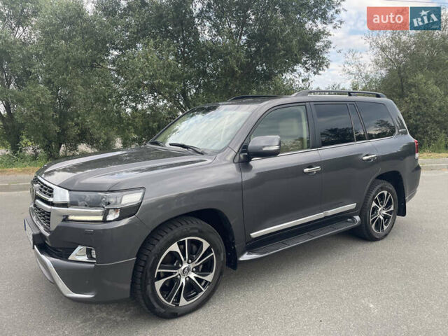 Серый Тойота Ленд Крузер, объемом двигателя 4.46 л и пробегом 216 тыс. км за 49500 $, фото 3 на Automoto.ua