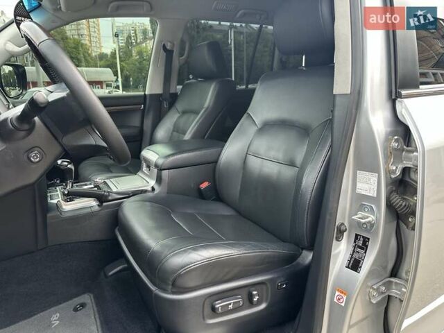 Серый Тойота Ленд Крузер, объемом двигателя 4.61 л и пробегом 161 тыс. км за 42500 $, фото 16 на Automoto.ua