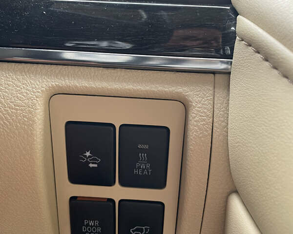 Серый Тойота Ленд Крузер, объемом двигателя 4.46 л и пробегом 216 тыс. км за 49500 $, фото 25 на Automoto.ua