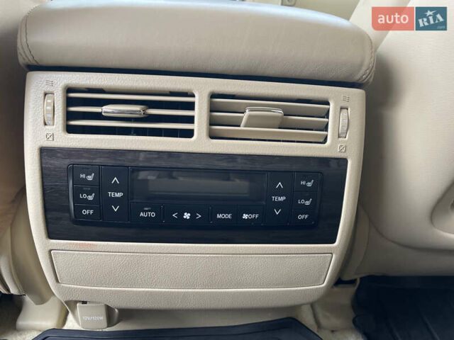 Серый Тойота Ленд Крузер, объемом двигателя 4.46 л и пробегом 216 тыс. км за 49500 $, фото 15 на Automoto.ua
