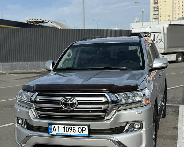 Серый Тойота Ленд Крузер, объемом двигателя 4.46 л и пробегом 179 тыс. км за 52000 $, фото 21 на Automoto.ua