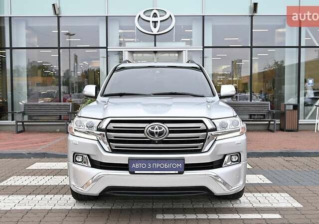 Серый Тойота Ленд Крузер, объемом двигателя 4.46 л и пробегом 261 тыс. км за 45240 $, фото 4 на Automoto.ua