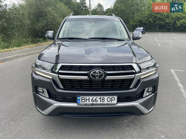 Серый Тойота Ленд Крузер, объемом двигателя 4.46 л и пробегом 216 тыс. км за 49500 $, фото 1 на Automoto.ua