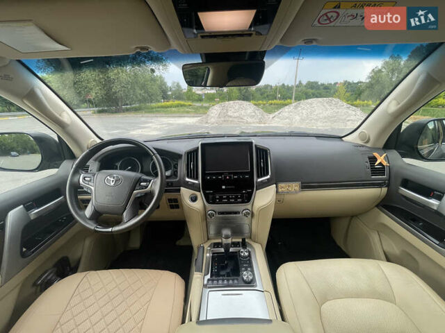 Серый Тойота Ленд Крузер, объемом двигателя 4.46 л и пробегом 216 тыс. км за 49500 $, фото 18 на Automoto.ua