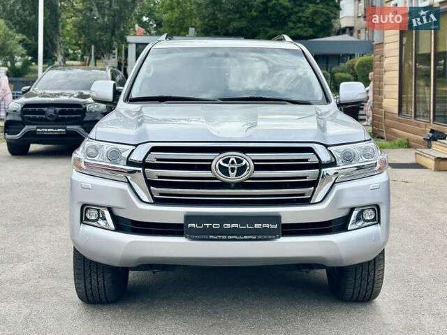 Серый Тойота Ленд Крузер, объемом двигателя 4.61 л и пробегом 161 тыс. км за 42500 $, фото 2 на Automoto.ua