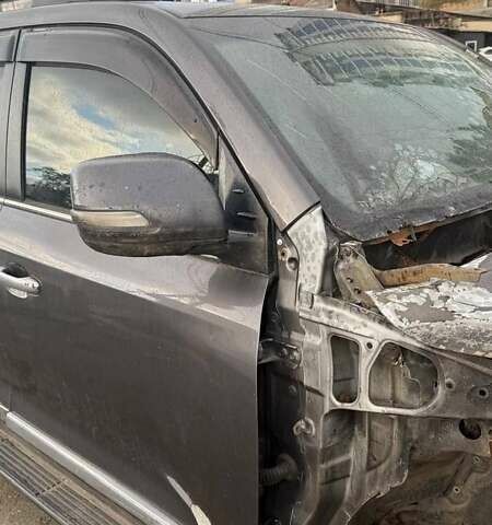 Серый Тойота Ленд Крузер, объемом двигателя 4.46 л и пробегом 315 тыс. км за 20500 $, фото 1 на Automoto.ua