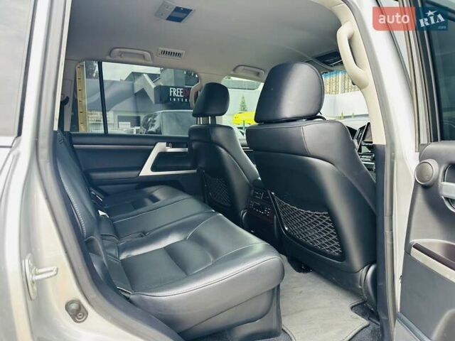 Серый Тойота Ленд Крузер, объемом двигателя 4.61 л и пробегом 161 тыс. км за 42500 $, фото 27 на Automoto.ua