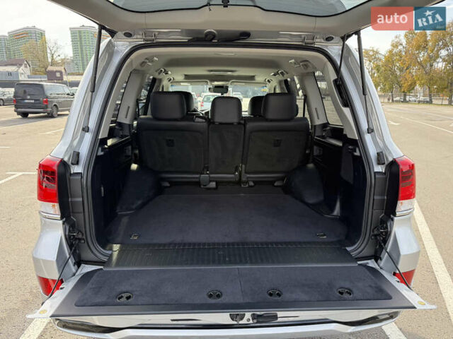 Серый Тойота Ленд Крузер, объемом двигателя 4.46 л и пробегом 179 тыс. км за 52000 $, фото 17 на Automoto.ua