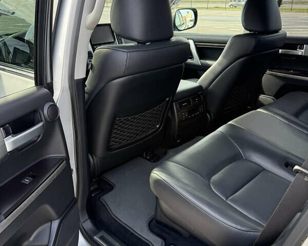 Серый Тойота Ленд Крузер, объемом двигателя 4.46 л и пробегом 179 тыс. км за 52000 $, фото 15 на Automoto.ua