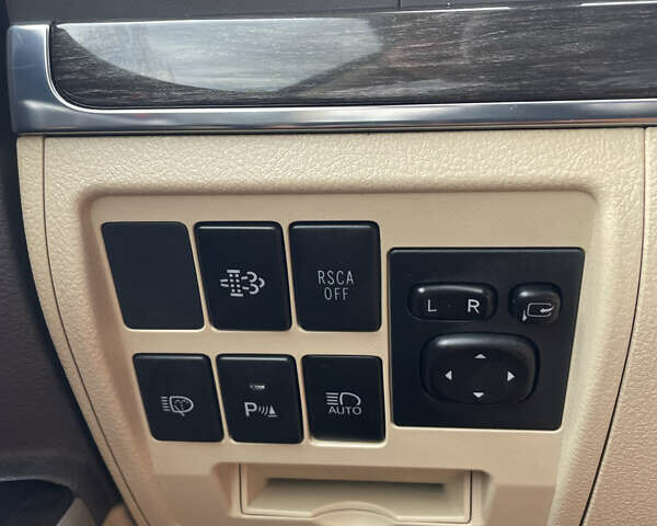 Серый Тойота Ленд Крузер, объемом двигателя 4.46 л и пробегом 216 тыс. км за 49500 $, фото 24 на Automoto.ua