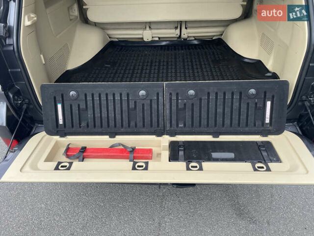 Серый Тойота Ленд Крузер, объемом двигателя 4.46 л и пробегом 216 тыс. км за 49500 $, фото 16 на Automoto.ua