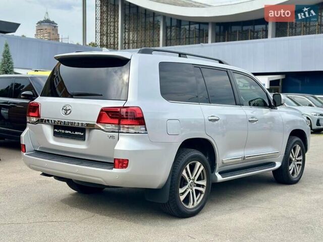 Серый Тойота Ленд Крузер, объемом двигателя 4.61 л и пробегом 161 тыс. км за 42500 $, фото 10 на Automoto.ua