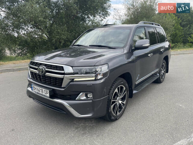 Серый Тойота Ленд Крузер, объемом двигателя 4.46 л и пробегом 216 тыс. км за 49500 $, фото 2 на Automoto.ua