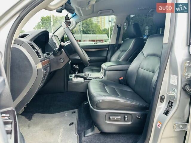 Серый Тойота Ленд Крузер, объемом двигателя 4.61 л и пробегом 161 тыс. км за 42500 $, фото 11 на Automoto.ua