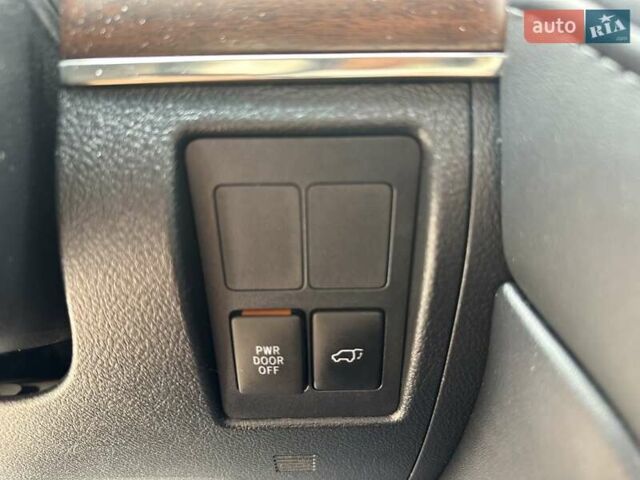 Серый Тойота Ленд Крузер, объемом двигателя 4.61 л и пробегом 161 тыс. км за 42500 $, фото 41 на Automoto.ua